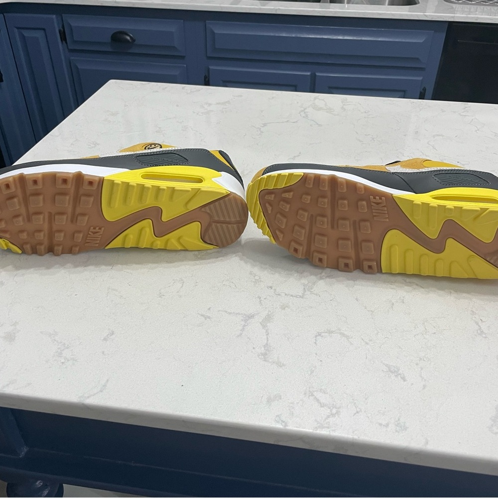 Nike air max. Never worn